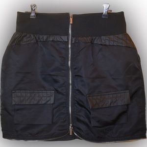 Manier De Voir black front zipper skirt